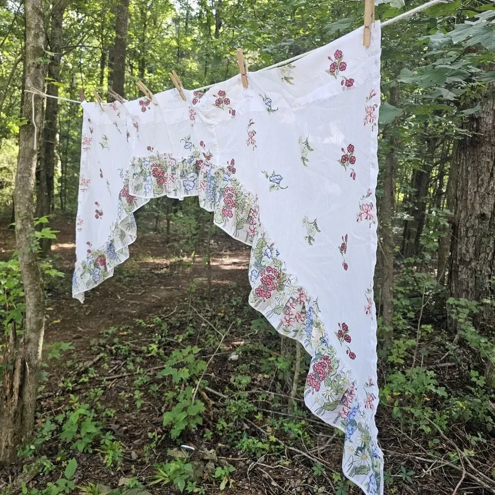 Vintage Cottagecore 1970s Floral Ruffled Window Valance / Swag